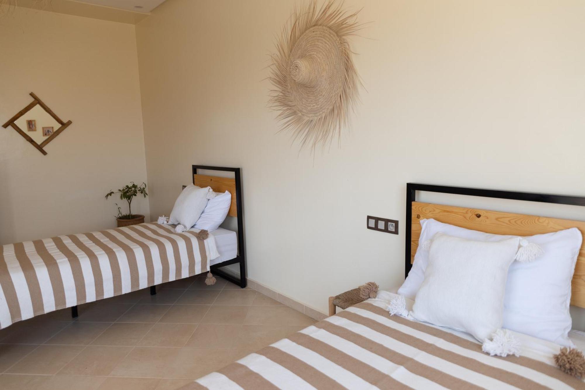 Wavy Days Hostel Tamraght Ngoại thất bức ảnh